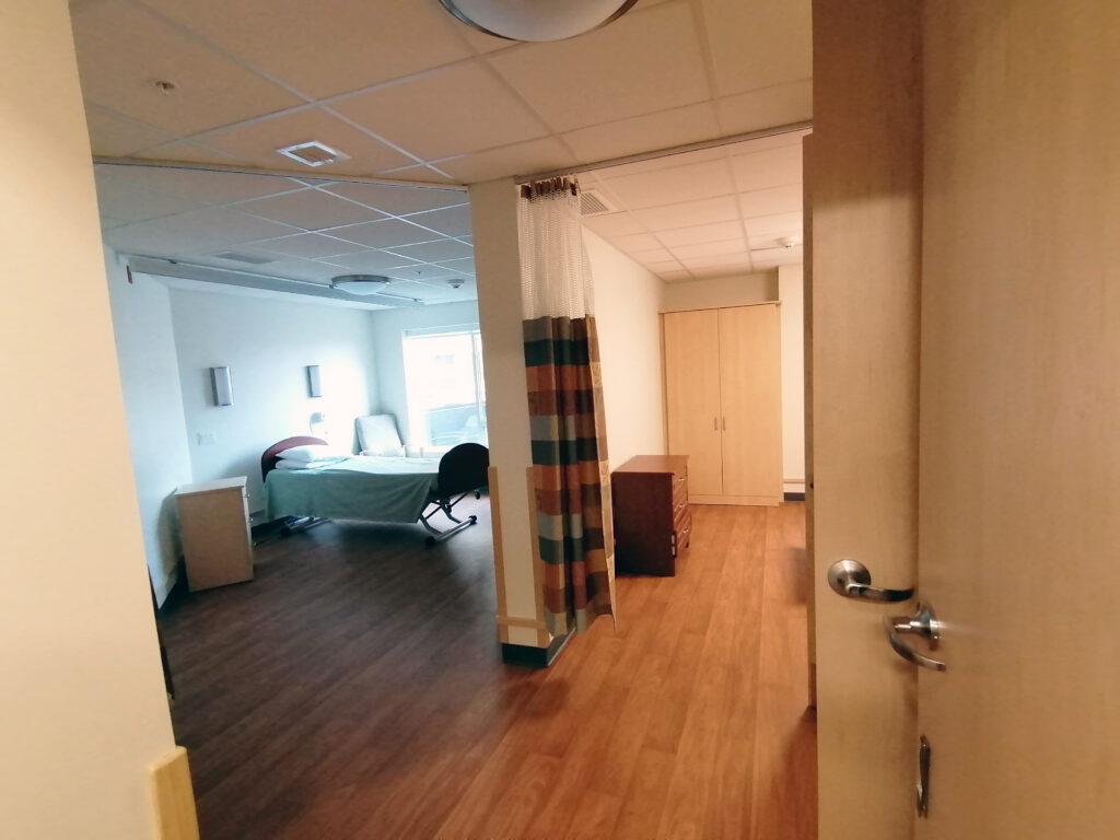 A basic room in the Manors. The room is split into two sides.